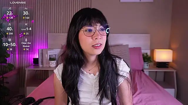 aprilqueenie online show from June 7, 2026, 7:39 pm