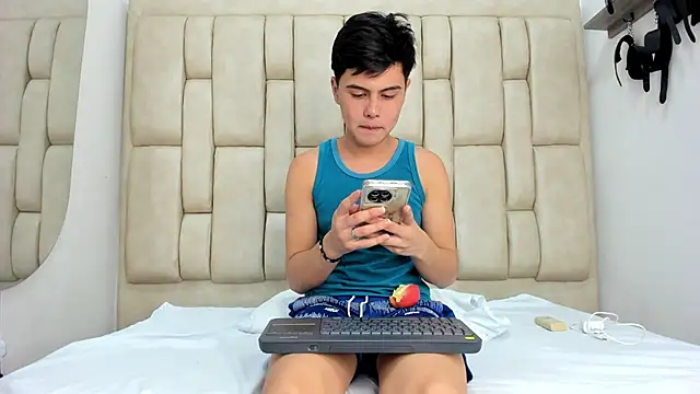 Snapshot of Felipe_Cold chatting on October 11, 2025, 2:00 am Felipe Cold online show from October 11, 2025, 2:00 am