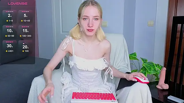 EmmaNovak online show from November 15, 2025, 12:23 pm