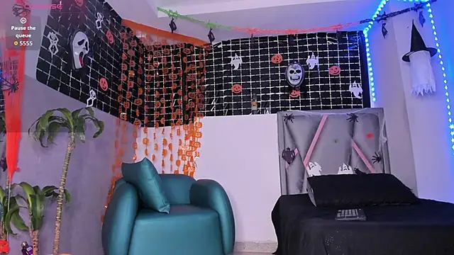 aurora tziu online show from October 19, 2025, 4:02 am