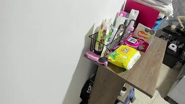 crystaldarliing online show from February 19, 2026, 4:03 pm