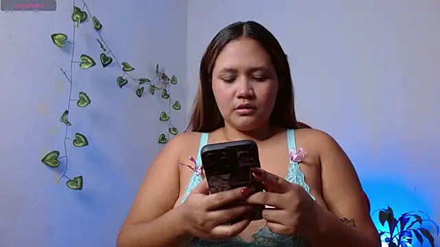 isa salvatore  online show from September 12, 2025, 6:08 pm