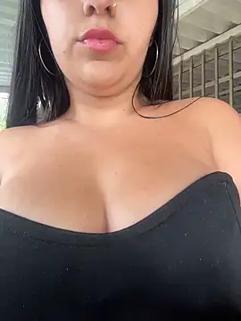 Isaa-Sweet online show from December 4, 2025, 8:28 pm