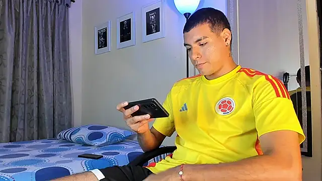 TeamPorn 19 online show from November 20, 2025, 3:39 am