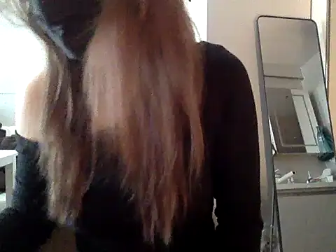 Mia 8 online show from March 19, 2026, 2:26 am