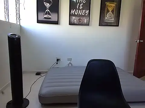 Dollarhot30 online show from November 16, 2025, 1:28 pm