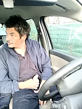 twitshe online show from November 6, 2025, 2:29 pm