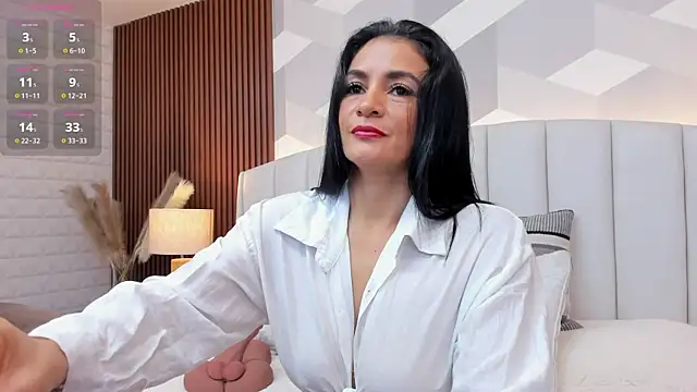 Snapshot of Mommy_Naughty chatting on October 10, 2025, 11:09 am Mommy Naughty online show from October 10, 2025, 11:09 am