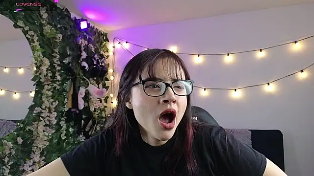 MiaVelvetDoll online show from January 16, 2026, 2:21 pm