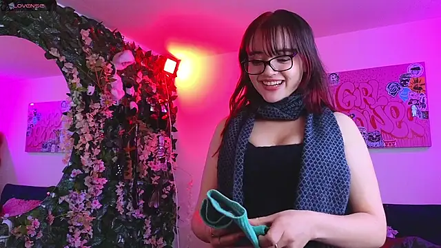 MiaVelvetDoll online show from February 4, 2026, 3:18 pm