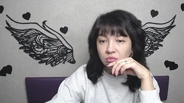 SelenaFly online show from October 6, 2025, 5:05 am