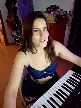 BelleFelicitas online show from November 28, 2025, 6:10 pm