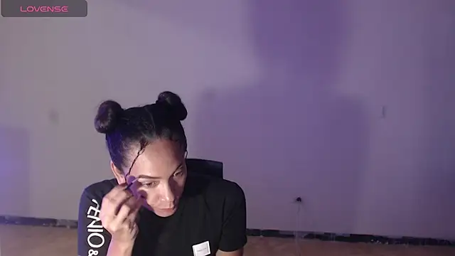 DonnaDidiamantti online show from September 30, 2025, 10:15 pm