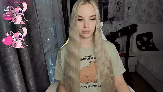 KiraKrox online show from November 20, 2025, 6:18 pm