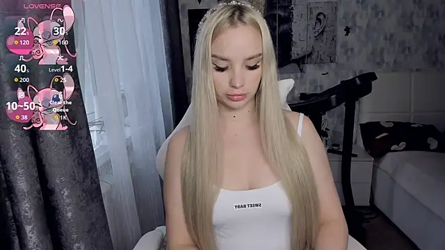 KiraKrox online show from December 4, 2025, 8:45 am