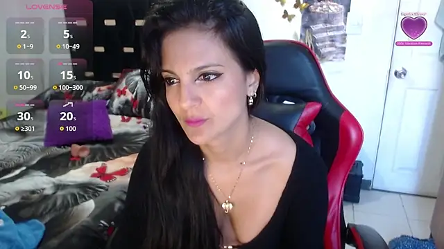 BasmaHernandez online show from November 25, 2025, 1:11 pm