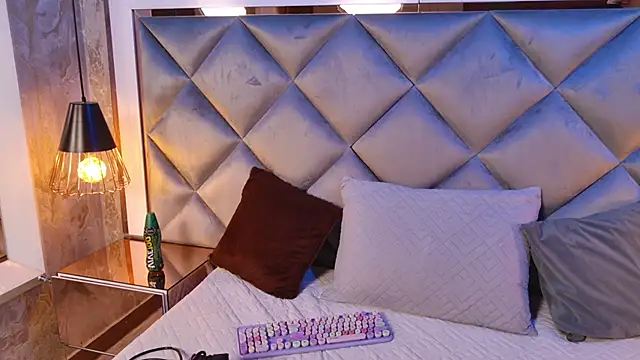 gemma sm online show from December 14, 2025, 3:23 am