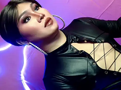 pretty lassy online show from December 19, 2025, 5:53 pm