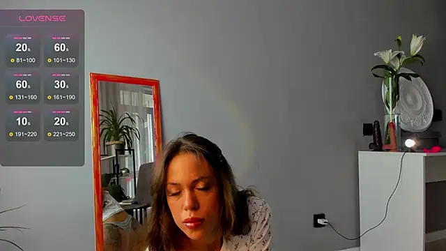 Snapshot of Luckydicewow1 chatting on September 18, 2025, 1:40 am Luckydicewow1 online show from September 18, 2025, 1:40 am