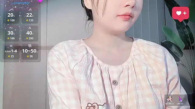 LINNIE05 online show from November 29, 2025, 8:39 am