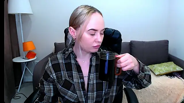 LiluMoon   online show from March 31, 2026, 11:32 am