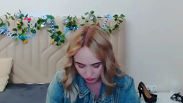 LiluMoon   online show from April 29, 2026, 4:33 pm
