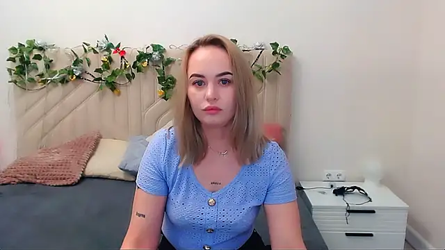 LiluMoon   online show from May 14, 2026, 11:28 am