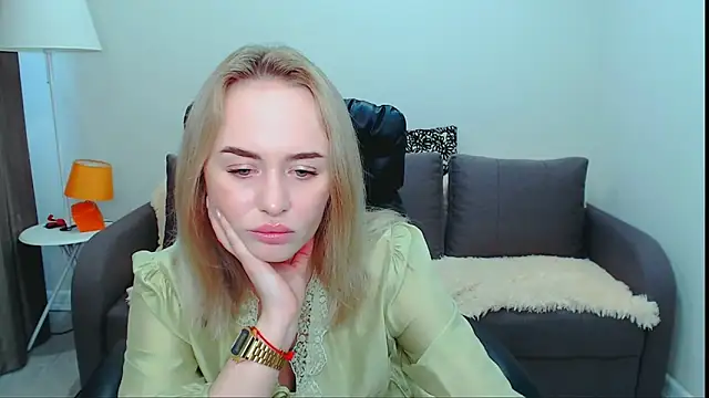 LiluMoon   online show from May 17, 2026, 11:17 am