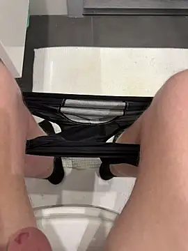 Snapshot of myPriority01 chatting on October 24, 2025, 4:25 pm myPriority01 online show from October 24, 2025, 4:25 pm