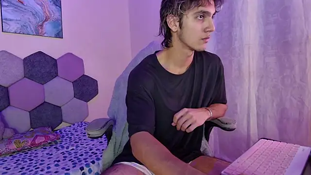 Snapshot of zeta_tgn chatting on October 4, 2025, 12:14 pm zeta tgn online show from October 4, 2025, 12:14 pm