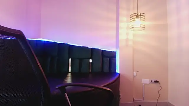  Emily rosee  online show from November 6, 2025, 11:33 am