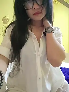 YayeeShow online show from November 14, 2025, 10:40 pm