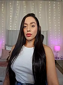 AriadnaTaylor online show from November 25, 2025, 5:46 pm