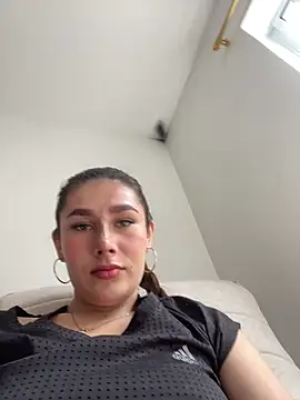 Snapshot of Isa_Villamarin chatting on September 22, 2025, 3:25 pm Isa Villamarin online show from September 22, 2025, 3:25 pm