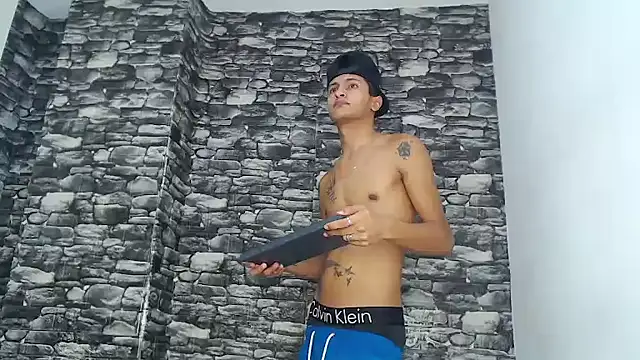 Snapshot of gustavo_saaled19_ chatting on October 17, 2025, 9:50 pm gustavo saaled19  online show from October 17, 2025, 9:50 pm