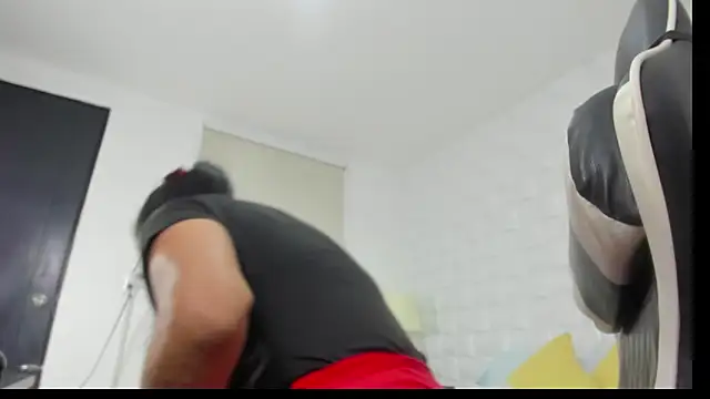 yulitza1025 online show from February 27, 2026, 11:54 am