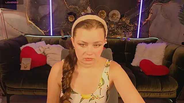 RedDoll  online show from September 12, 2025, 7:36 pm