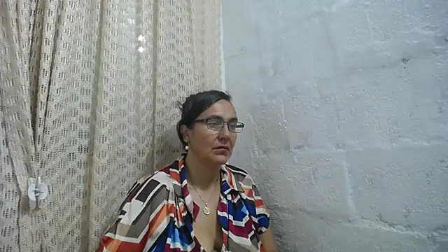 gabbyparker  online show from April 13, 2026, 9:37 am