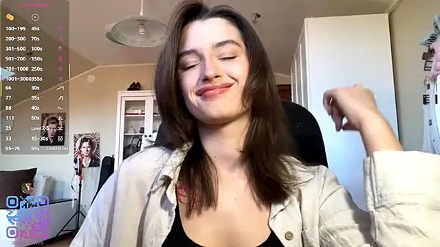 DarlineBrustera online show from May 23, 2026, 2:10 pm