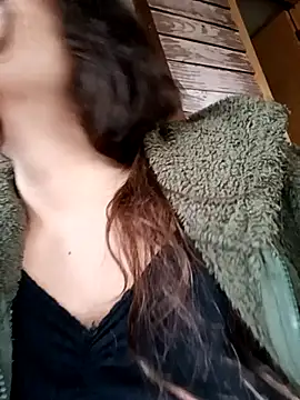 Snapshot of BomBomLuu chatting on December 13, 2025, 10:48 pm BomBomLuu online show from December 13, 2025, 10:48 pm