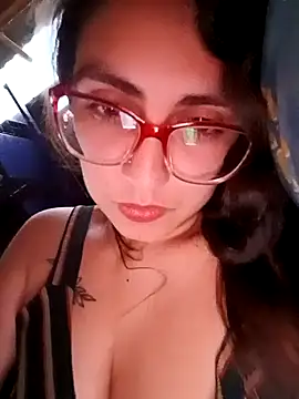 Snapshot of BomBomLuu chatting on December 22, 2025, 12:07 am BomBomLuu online show from December 22, 2025, 12:07 am