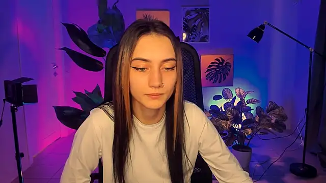 olivianorton online show from September 18, 2025, 9:33 am