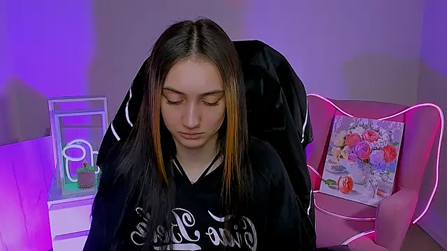 olivianorton online show from October 16, 2025, 1:12 pm