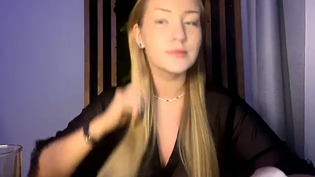 PandaFluff online show from November 21, 2025, 4:05 pm