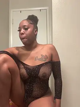 Snapshot of ObsessedWLyla chatting on November 10, 2025, 10:58 am ObsessedWLyla online show from November 10, 2025, 10:58 am