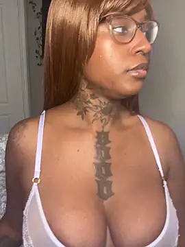 MistiSavannah online show from November 5, 2025, 4:29 pm