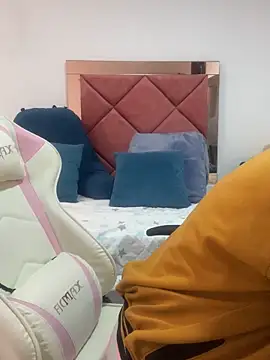 emma hot2006 online show from October 12, 2025, 4:28 pm