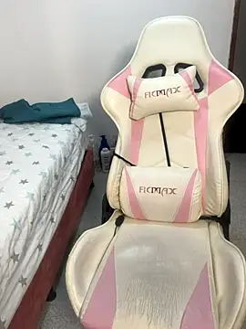 emma hot2006 online show from January 7, 2026, 8:22 pm