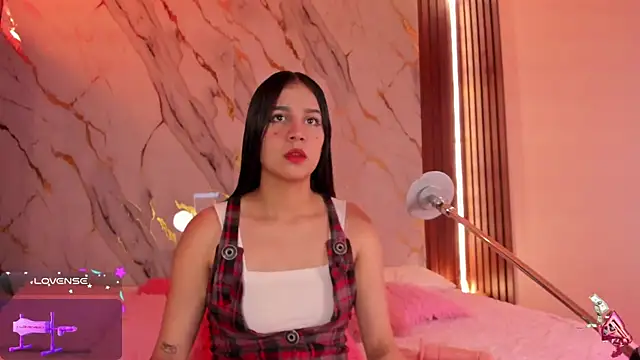 Emmiicute online show from October 4, 2025, 8:18 pm