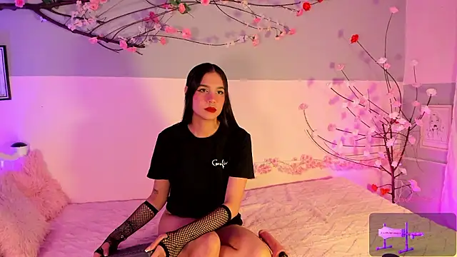 Snapshot of Emmiicute chatting on February 12, 2026, 8:26 pm Emmiicute online show from February 12, 2026, 8:26 pm